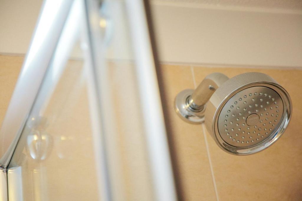Caledonia Hotel Rosyth Room photo