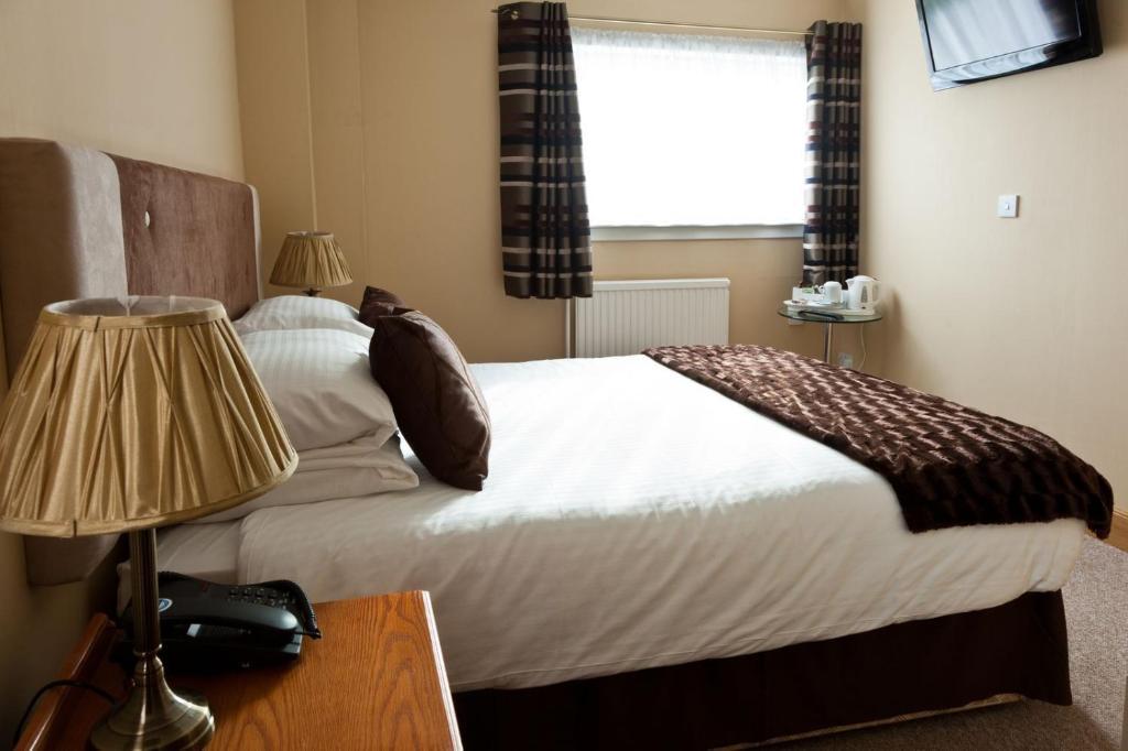 Caledonia Hotel Rosyth Room photo