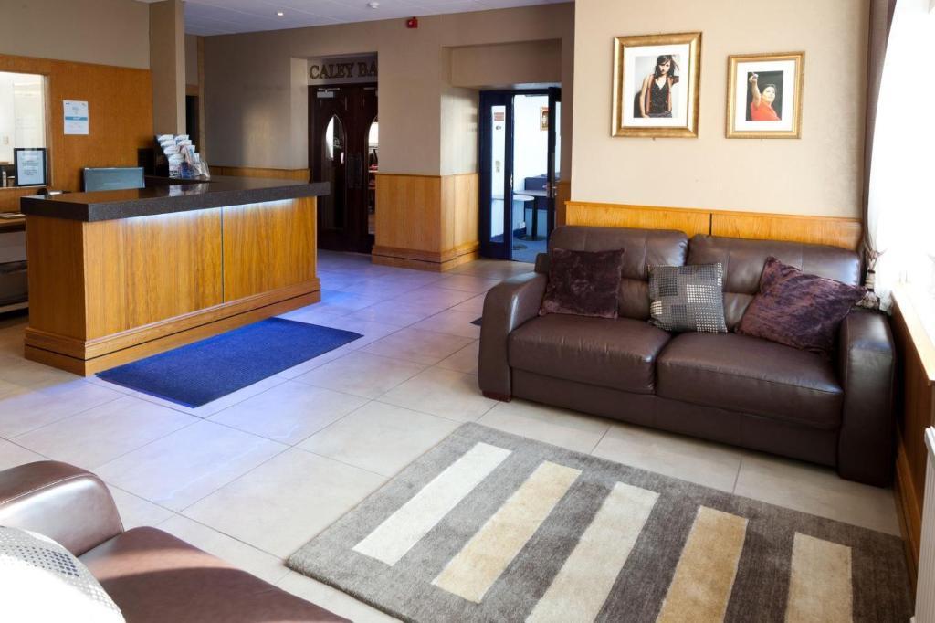 Caledonia Hotel Rosyth Exterior photo